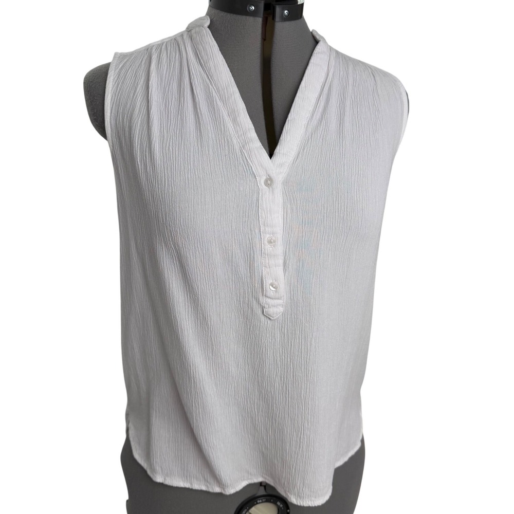 H&M White Sleeveless Henley Blouse Womens Size 2  Textured‎ Top Office Basiccore